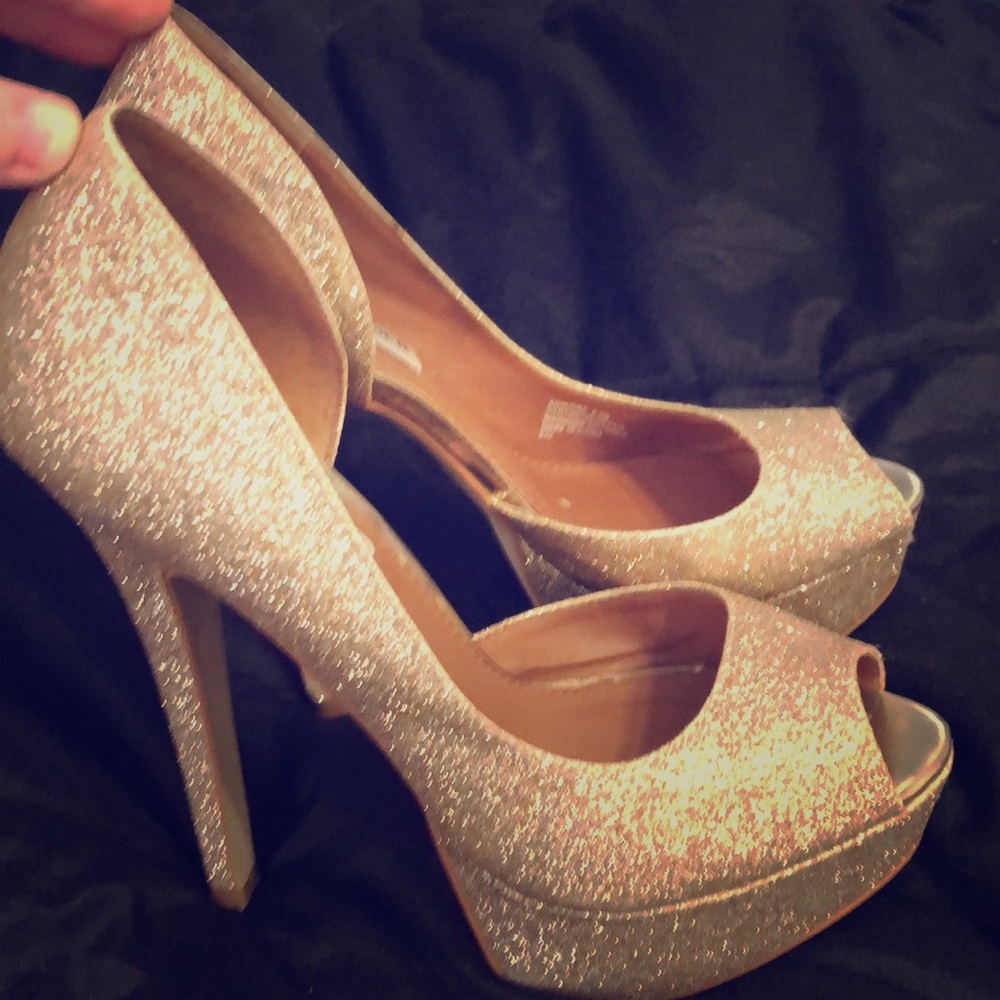 SPARKLY GOLD Steve Madden Peep Toe Heel